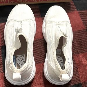 White alter range women’s vans never worn size size 7 1/2